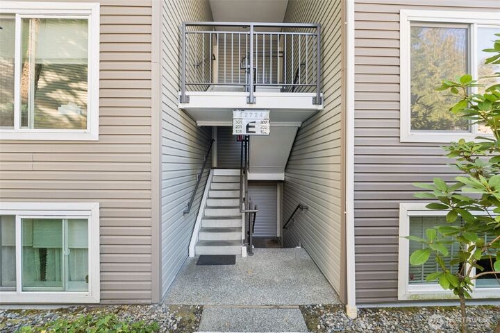 Property Photo:  12724 NE 144th Street E202  WA 98034 