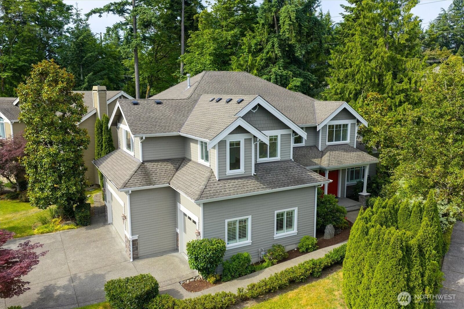Property Photo:  1122  140th Avenue SE  WA 98007 
