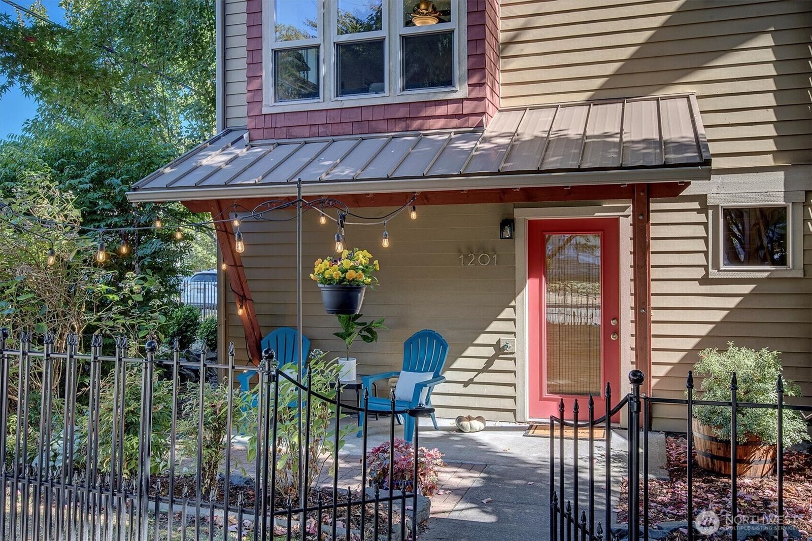 Property Photo:  1201 N  88th Street  WA 98103 