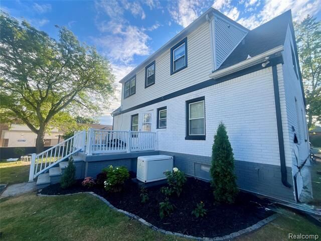 Property Photo:  1228 N Main Street  MI 48307