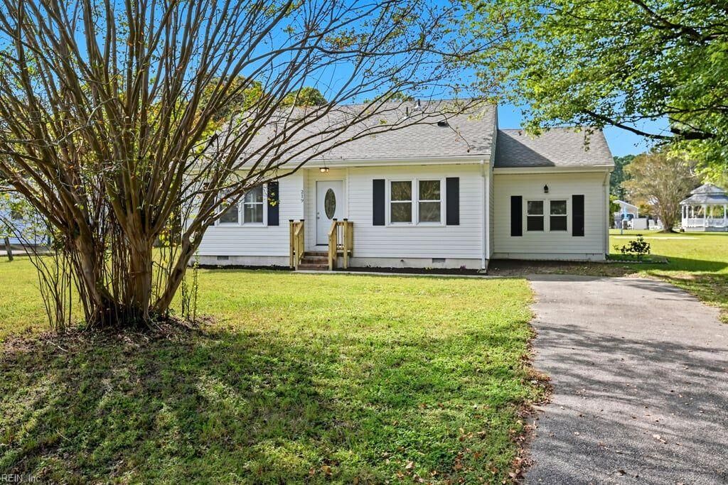 Property Photo:  219 Smith Dr  VA 23430 