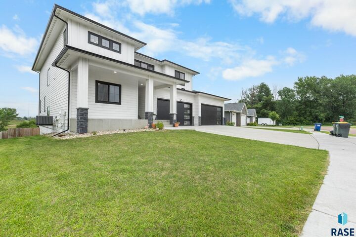 Property Photo:  3504 E Broken Arrow St  SD 57103 