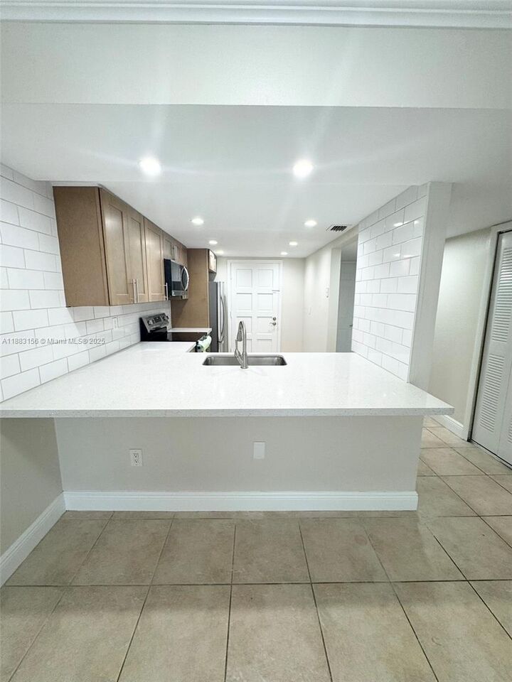 Property Photo: 8500 SW 109th Ave 6-230 FL 33173