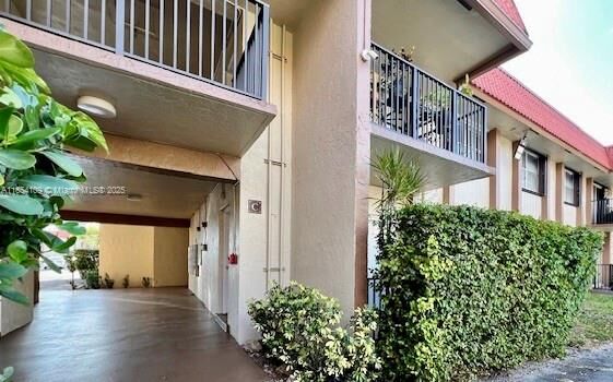 Property Photo: 10401 SW 108th Ave 136 FL 33176
