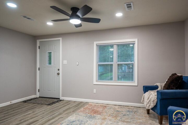 Property Photo: 2709 SE Massachusetts Ave KS 66605