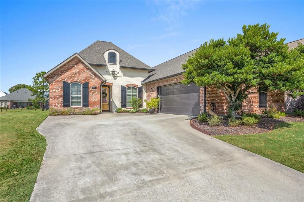 Property Photo: 5806 Weeping Willow Drive LA 70605