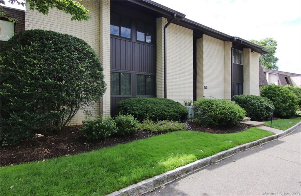 Property Photo: 249 Hamilton Avenue 3 CT 06902