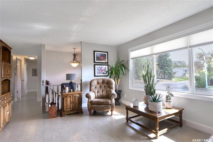 Property Photo:  1435 Sioux Crescent SW  SK S6H 7C8 