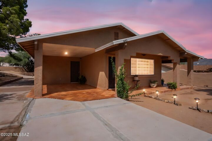 Property Photo:  430 Camino Del Patio  AZ 85648 