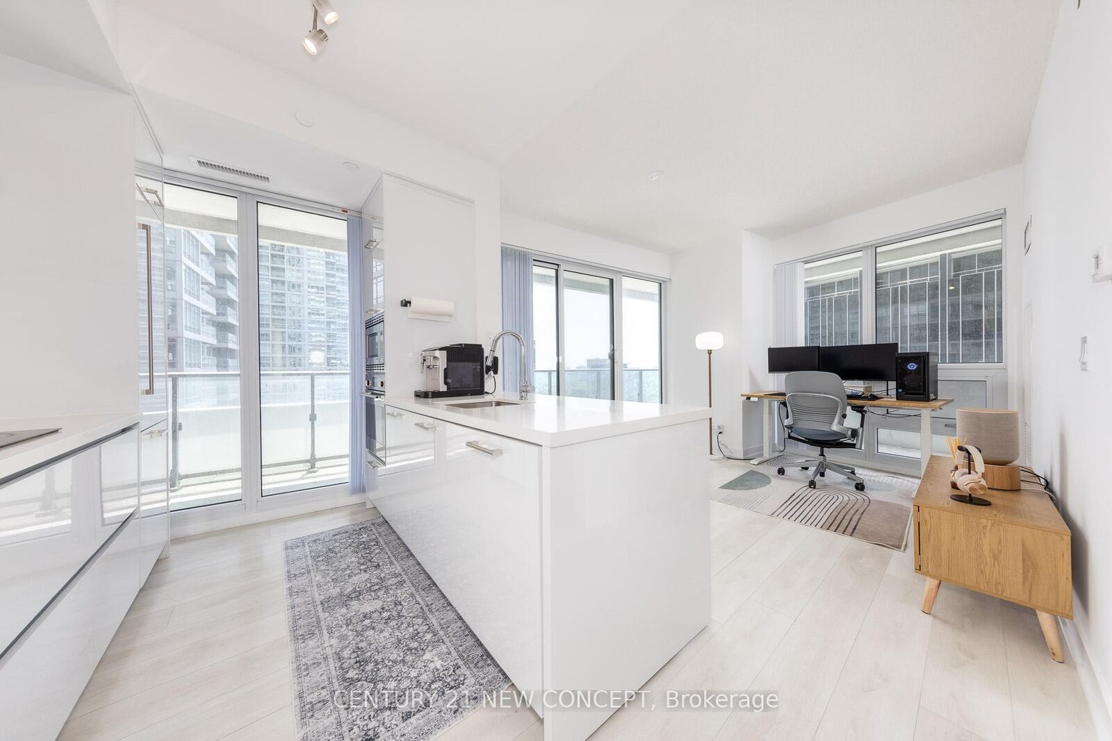 Photo de la propriété:  2221 Yonge Street 1408  ON M4S 0B8 