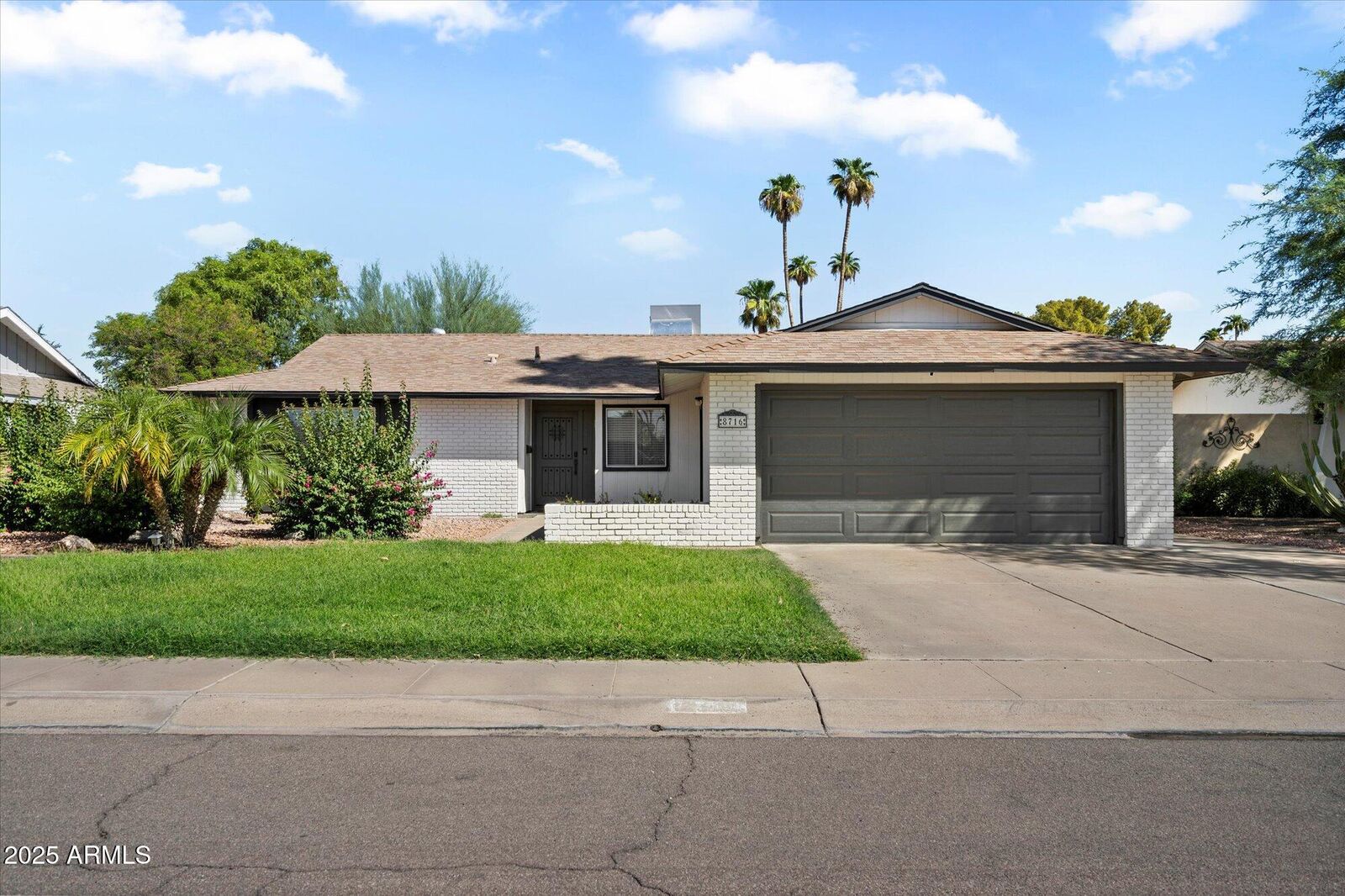 Property Photo: 8716 E Mitchell Drive AZ 85251