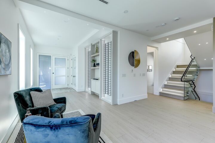Property Photo:  15569 Oxenham Avenue  BC V4B 2J2 