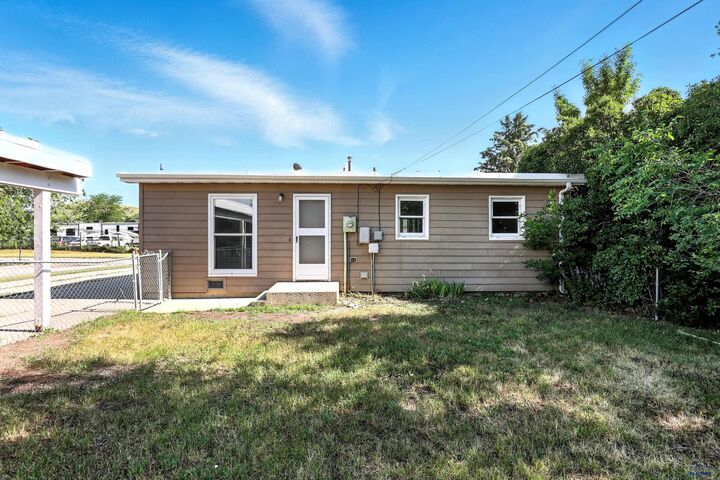 Property Photo:  1111 E St Francis 1111 E Saint Francis St  SD 57701 
