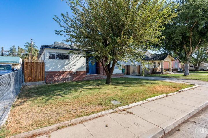 428 Francis Street  Bakersfield CA 93308 photo