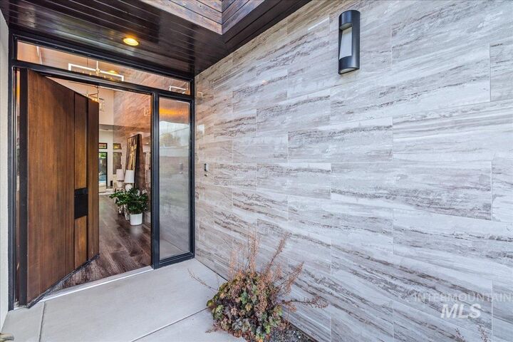 Property Photo:  1079 S Don Vincent Ln  ID 83616 