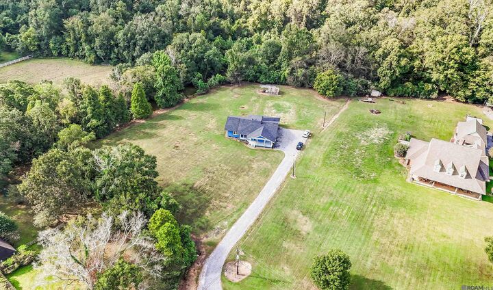 Property Photo: 980 Etta Dr LA 70776