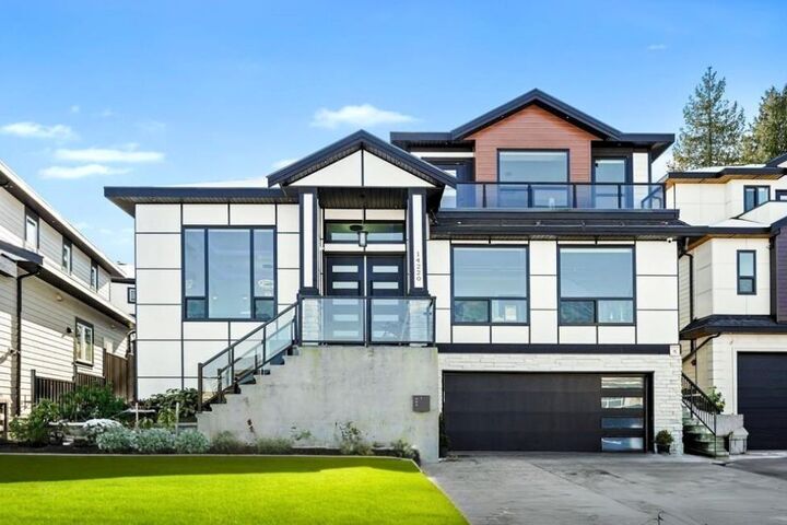 14220 114  Surrey BC V3R 5H3 photo