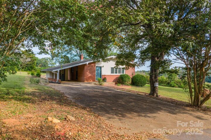 1724 31st Street NE  Hickory NC 28601 photo