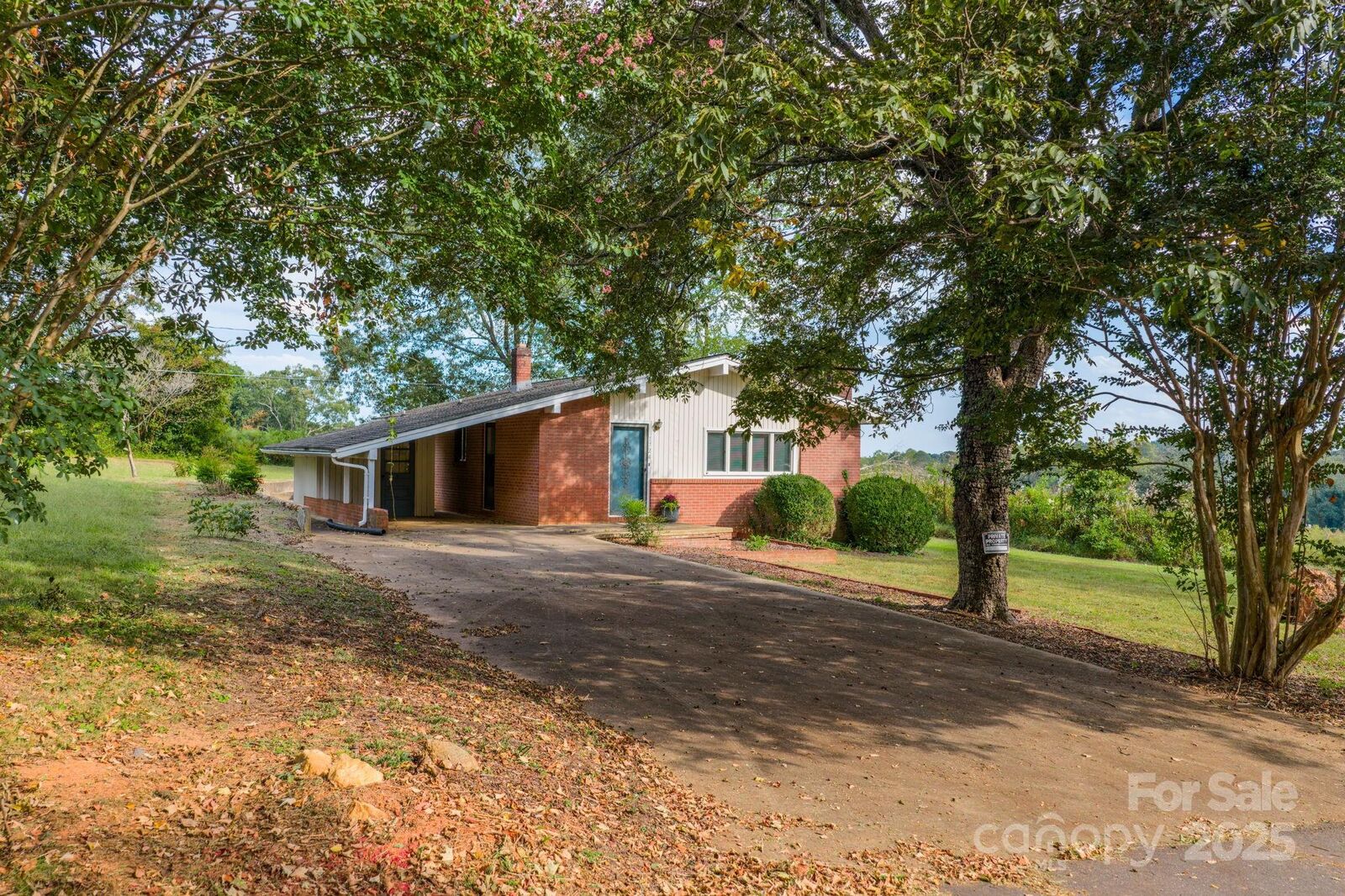 Property Photo: 1724 31st Street NE NC 28601