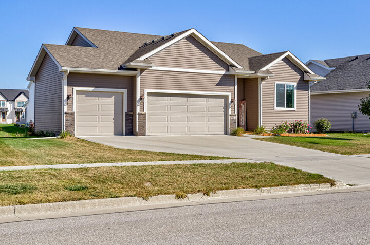 Property Photo:  5511 Westfield Drive  IA 50014 