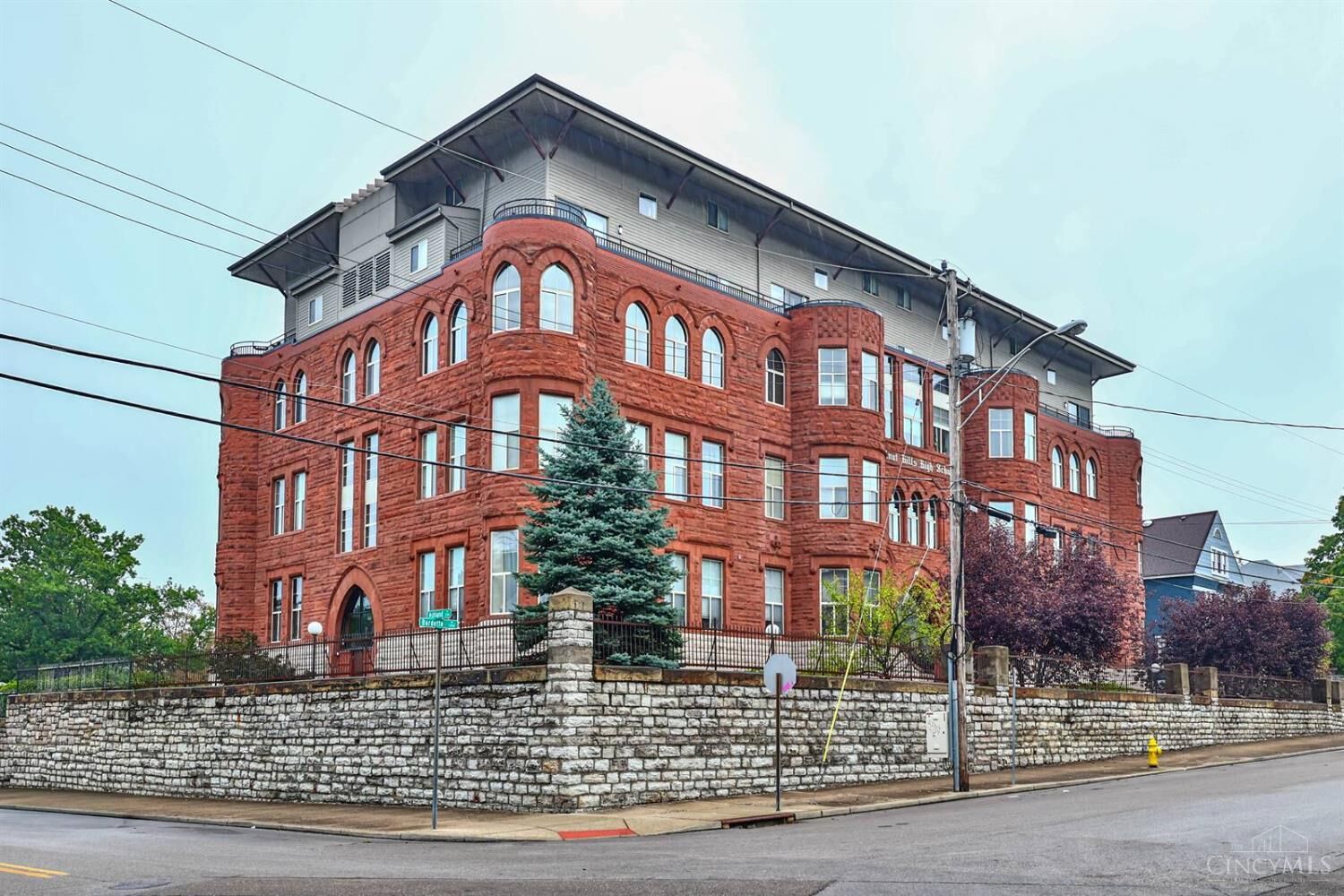 Property Photo: 2700 Ashland Avenue OH 45206