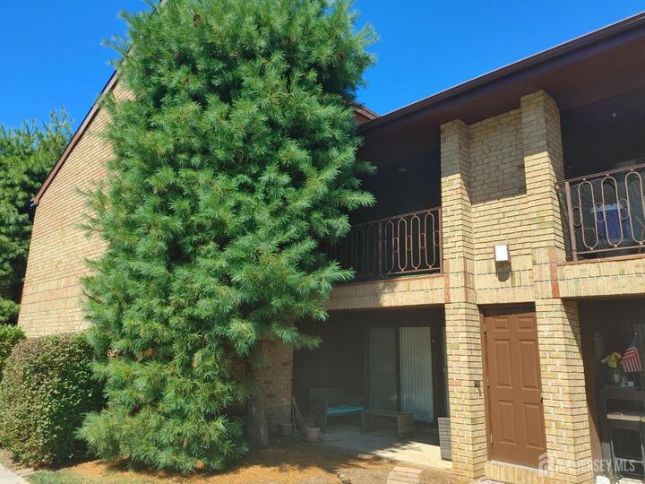 Property Photo:  280 Willowbrook Drive  NJ 08902 