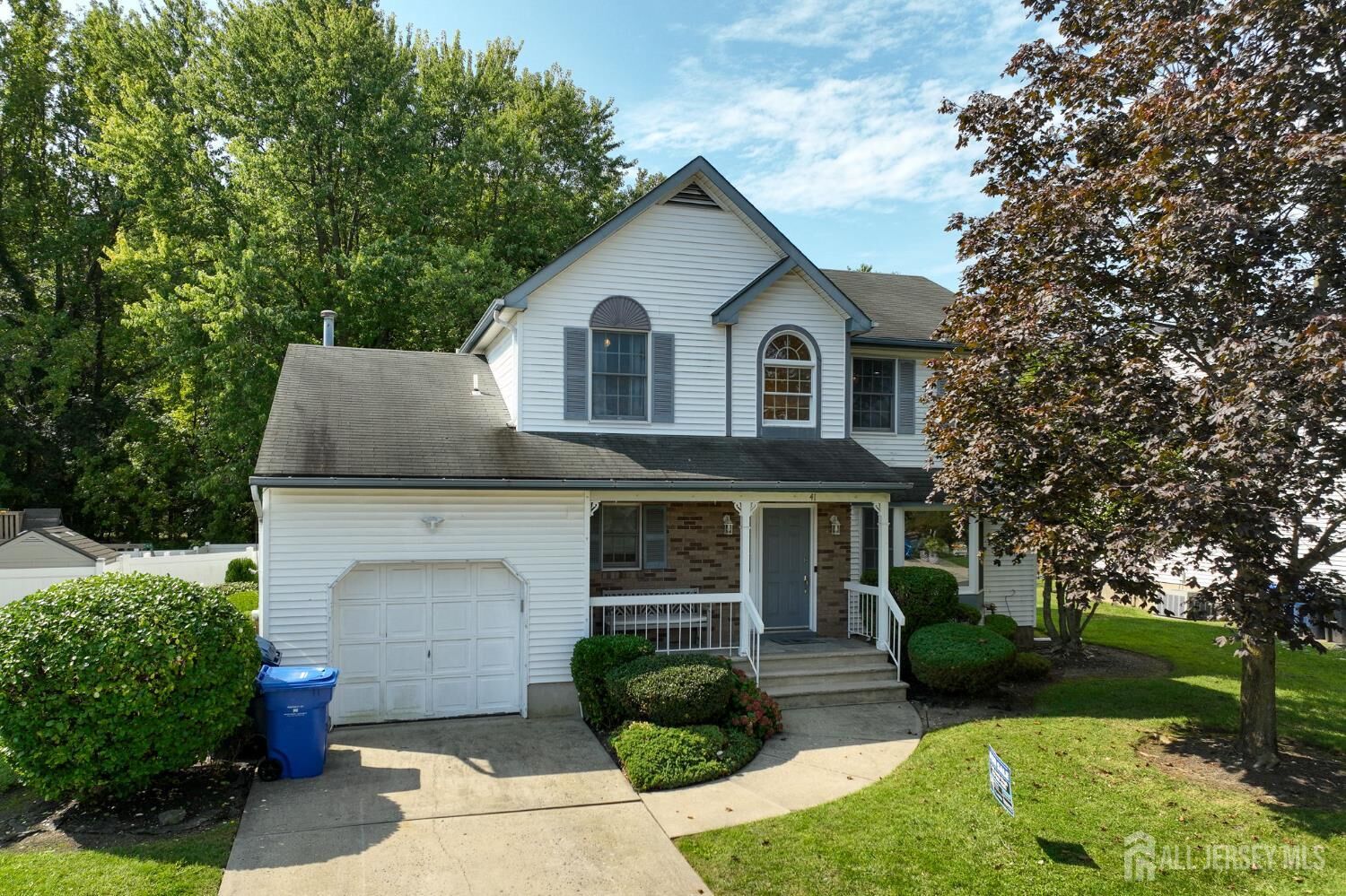 Property Photo:  41 Lynn Court  NJ 08902 