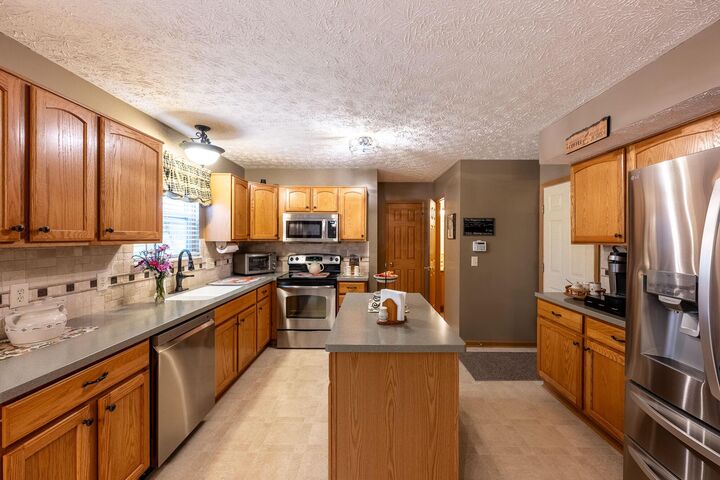 Property Photo:  1631 W Turkey Run Drive  OH 43055 