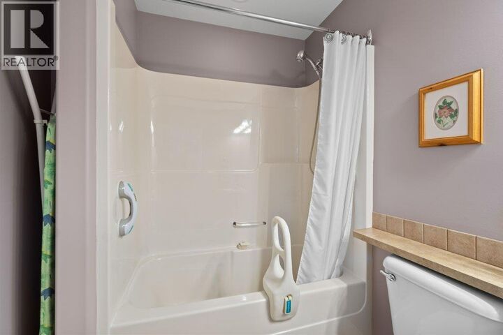 Property Photo:  1231 10 Street Southwest 3  BC V1E 0A5 