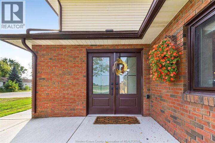 Property Photo:  1022 Oak Avenue  ON N9Y 3T5