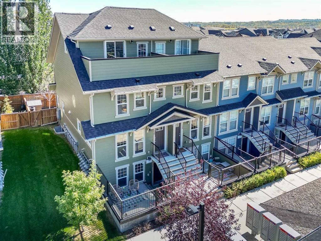 Property Photo:  130 Cranbrook Square Southeast  AB T3M 3E3 