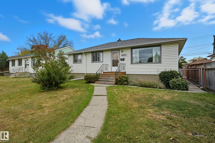 10907 149 Street NW  Edmonton AB T5P 1M7 photo