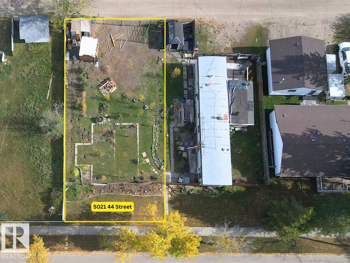 Property Photo:  5021 44 Street  AB T7A 1B9 