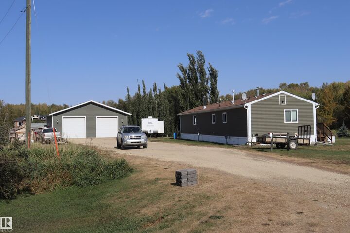 Property Photo:  #2 464032 Rge Rd. 244  AB T9A 1W8 