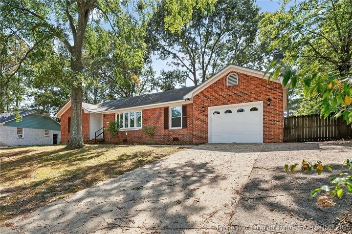 Property Photo: 907 Dandridge Drive NC 28303