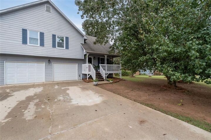 Property Photo: 180 Woodbridge Drive GA 30157