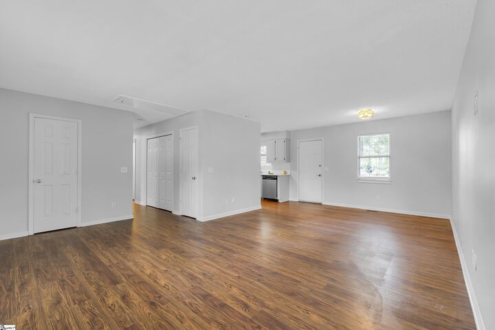 Property Photo:  104 N Calhoun Street  SC 29601 