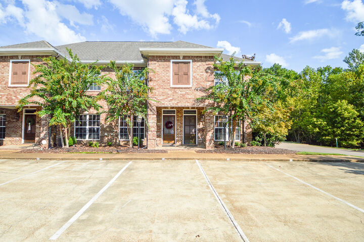 Property Photo: 107 Leigh Lane #18 MS 39759