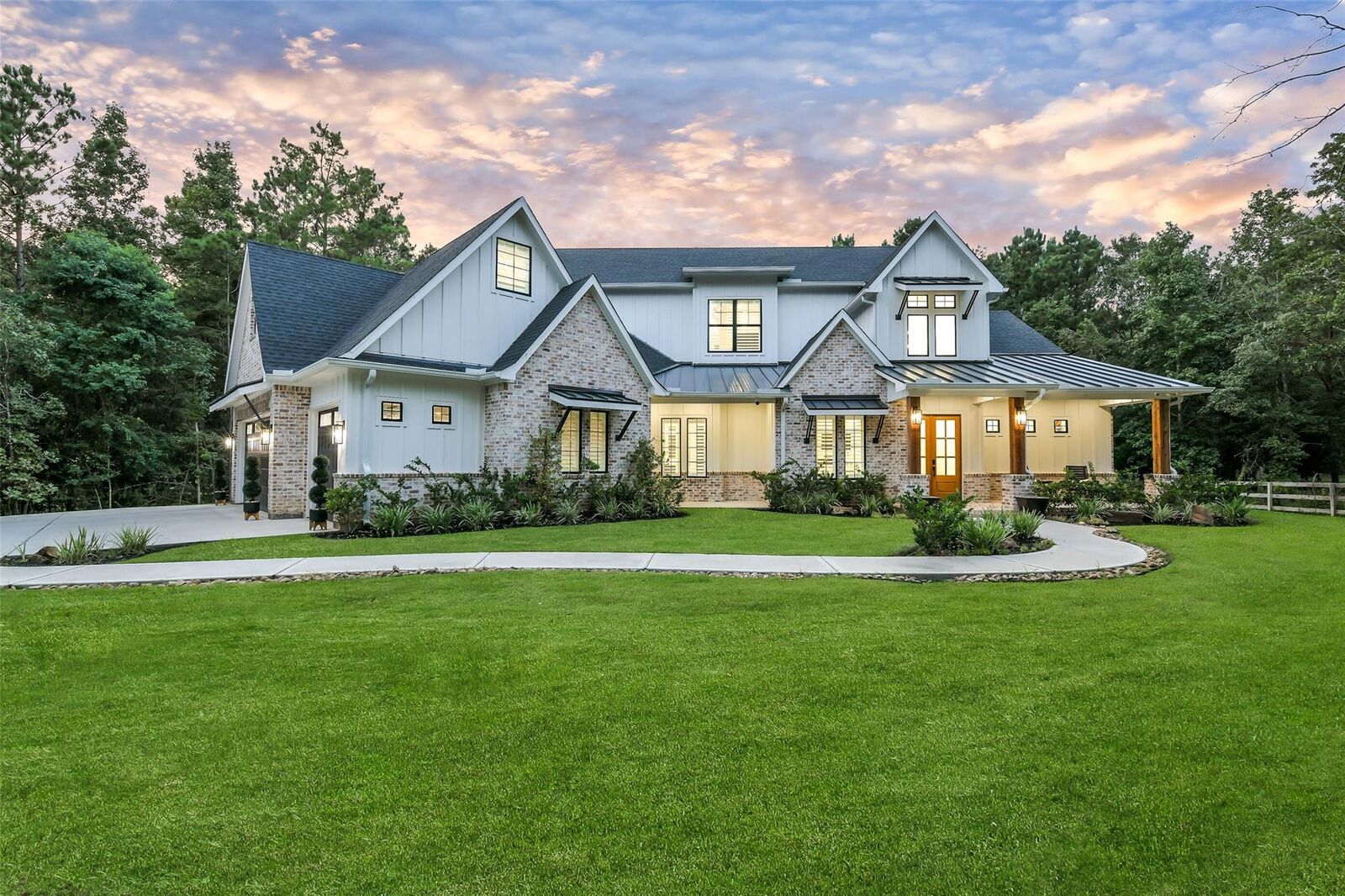 Property Photo: 13142 Royal Hill Court TX 77316