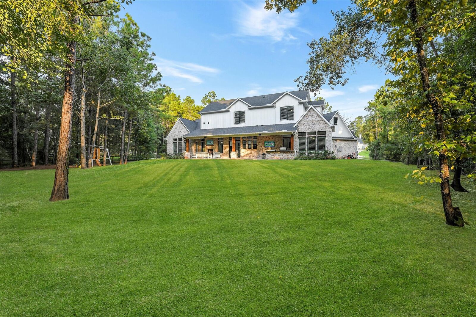 Property Photo: 13142 Royal Hill Court TX 77316