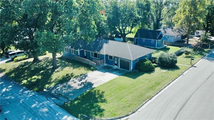 Property Photo: 1602 E 7th Street MO 64683