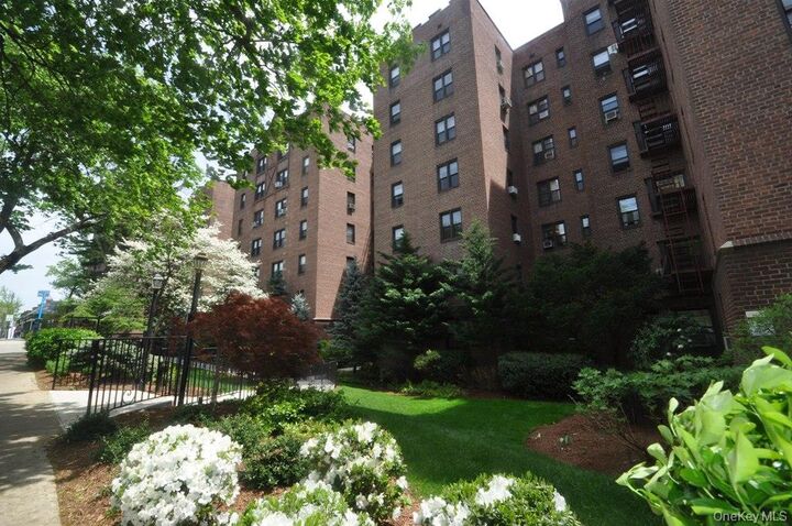 Property Photo:  142 Garth Road 4A  NY 10583 