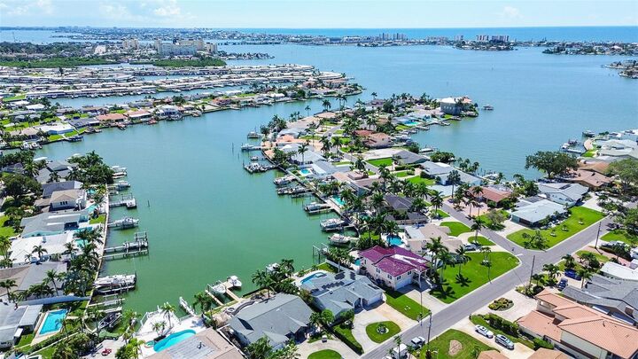 Property Photo:  5631 Oakhurst Drive  FL 33772 