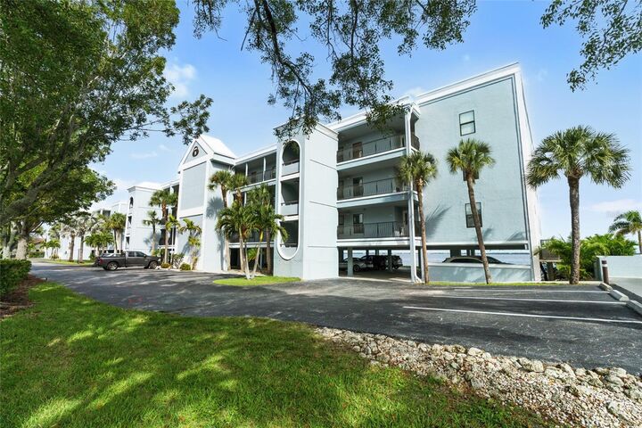 Property Photo:  1750 Jamaica Way 225  FL 33950 