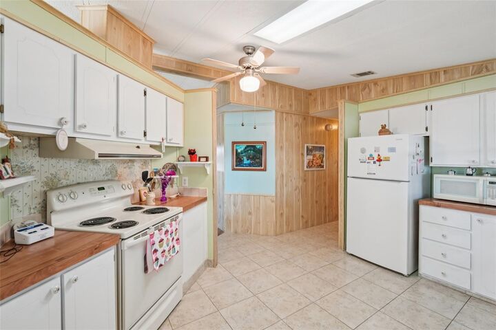 Property Photo:  1317 Mohawk Circle  FL 32778 