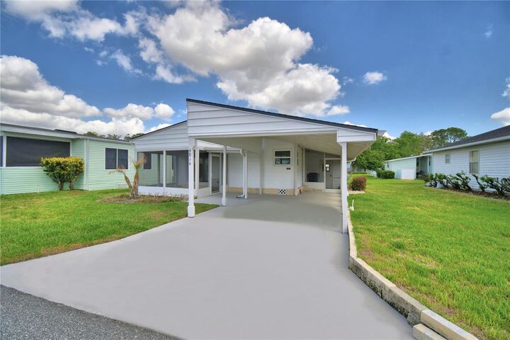 Property Photo: 4816 Goldenview Lane FL 33811