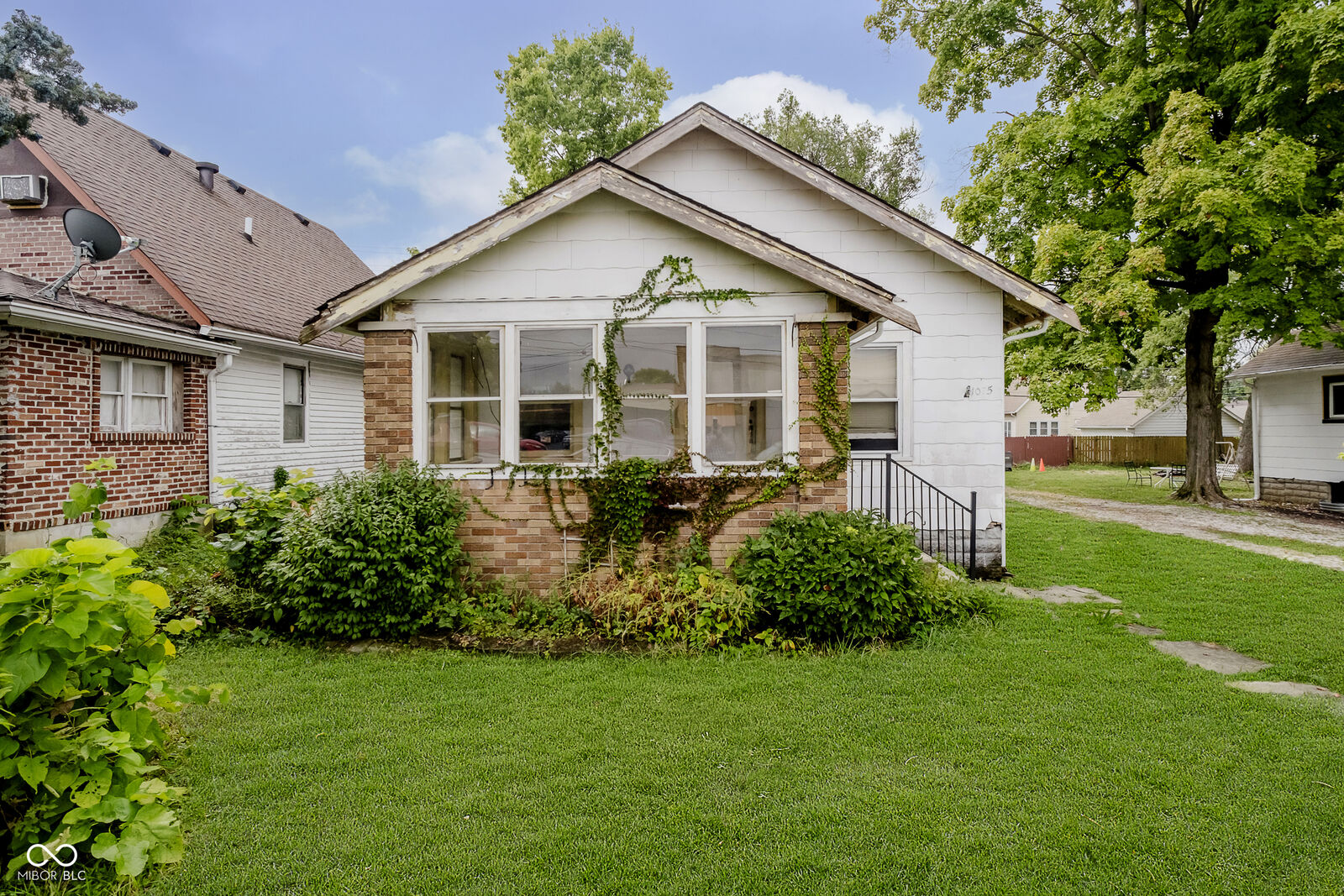 Property Photo:  1075 E Hanna Avenue  IN 46227 