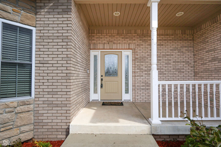Property Photo:  2101 Oneida Court  IN 47203 