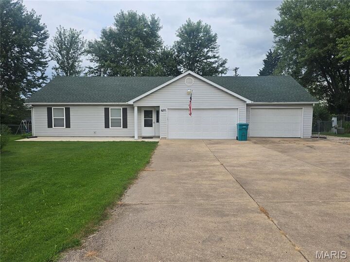 Property Photo:  608 Vine Street  MO 65453 