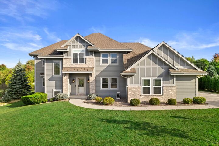 N63w13412 Hummingbird Way  Menomonee Falls WI 53051 photo